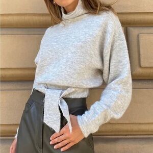 Aritzia Wilfred Lorin Cropped
Tie Sweater size small